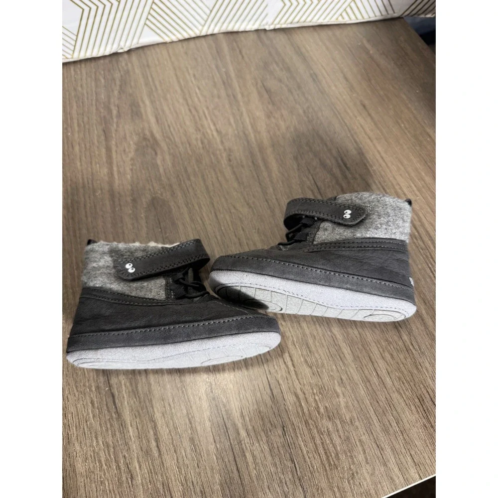 Surprize by Stride Rite Baby Boots Gray Faux Fur Lined Soft Sole 12-18 Months